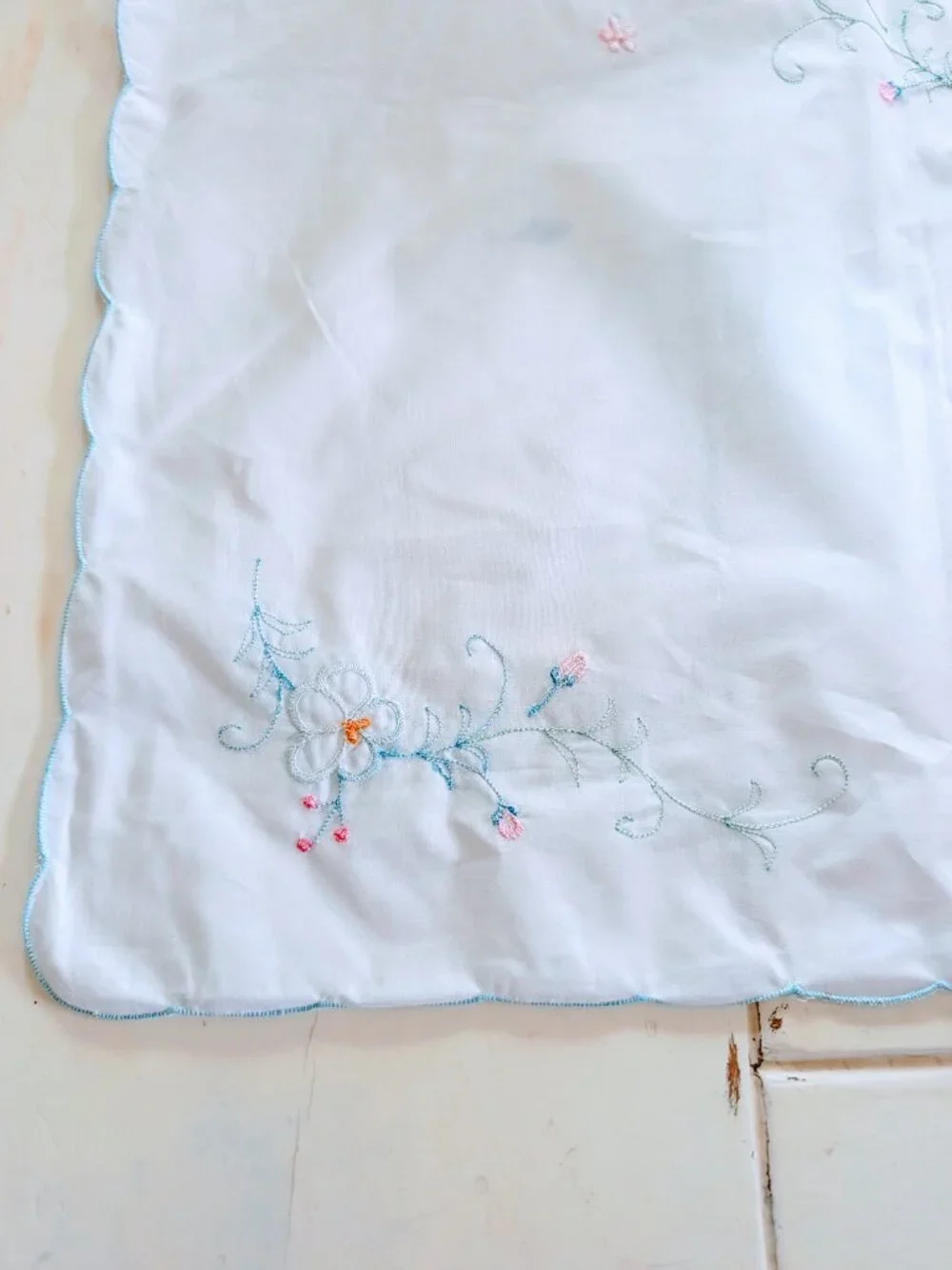 VTG Linen Placemats & Napkins Set 4 Blue Floral Embroidered Cottage Farmhouse